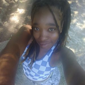 Meet your Posher, Loriline